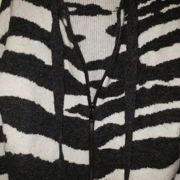 Women's wool sweater jacket with hoodie zebra print w/zipper black and white - Picture 3 of 6
